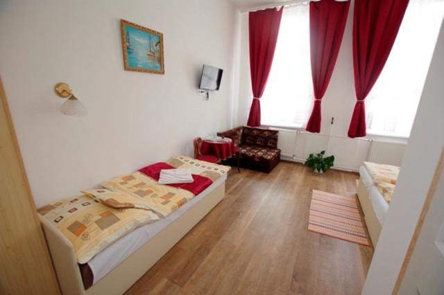 Fehér Hajó Panzió és Vendéglő Győr Exterior foto
