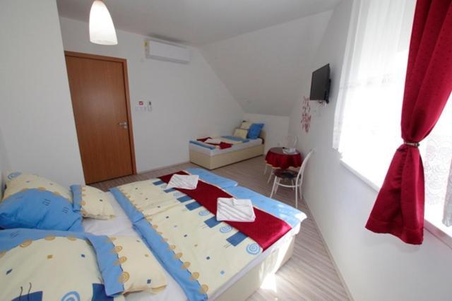 Fehér Hajó Panzió és Vendéglő Győr Exterior foto