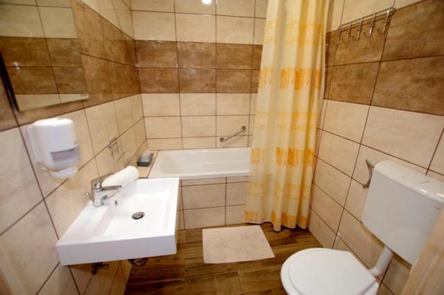 Fehér Hajó Panzió és Vendéglő Győr Exterior foto