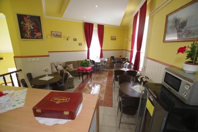 Fehér Hajó Panzió és Vendéglő Győr Exterior foto