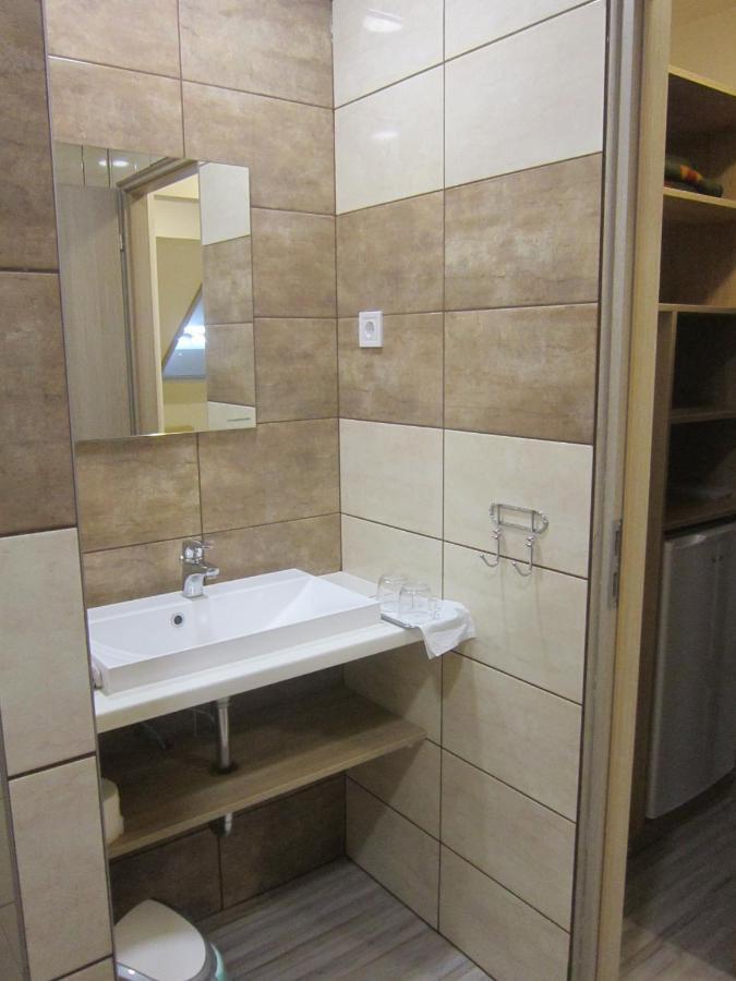 Fehér Hajó Panzió és Vendéglő Győr Exterior foto